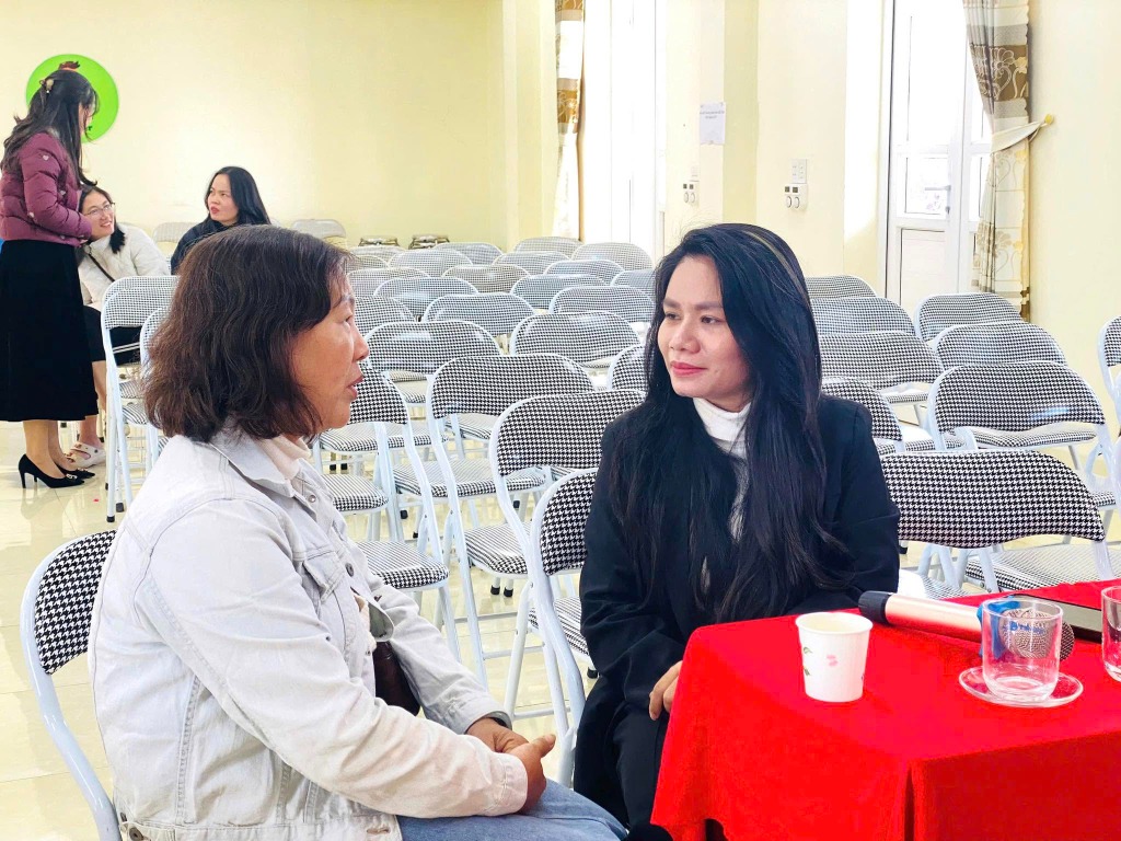 Cô Thuận tư vấn phụ huynh